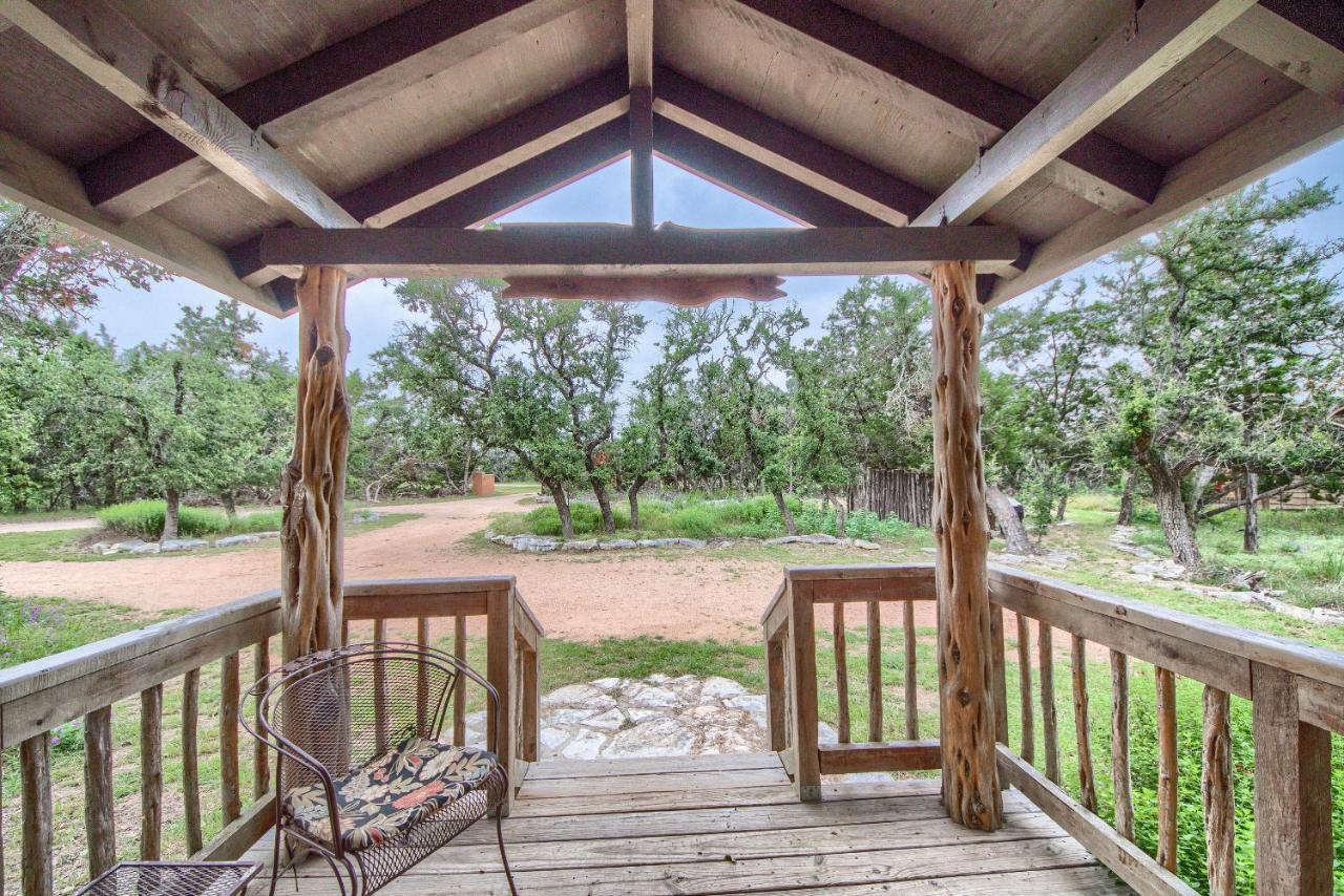 Вилла Cedar Bliss Cabin Фредериксберг Экстерьер фото