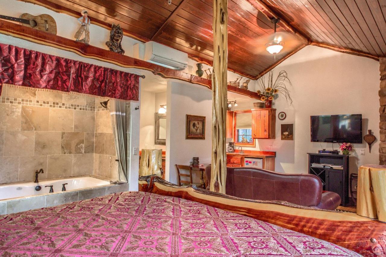 Вилла Cedar Bliss Cabin Фредериксберг Экстерьер фото