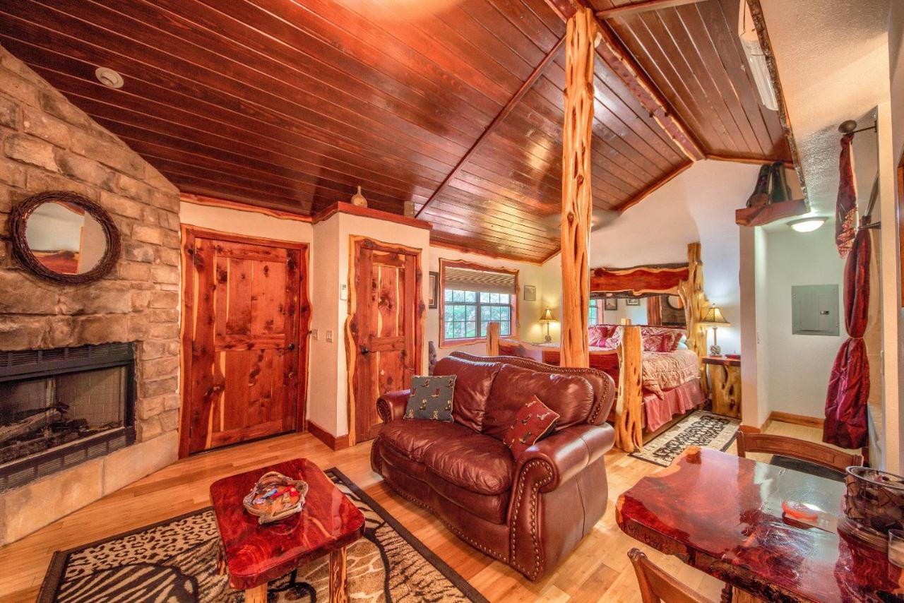 Вилла Cedar Bliss Cabin Фредериксберг Экстерьер фото