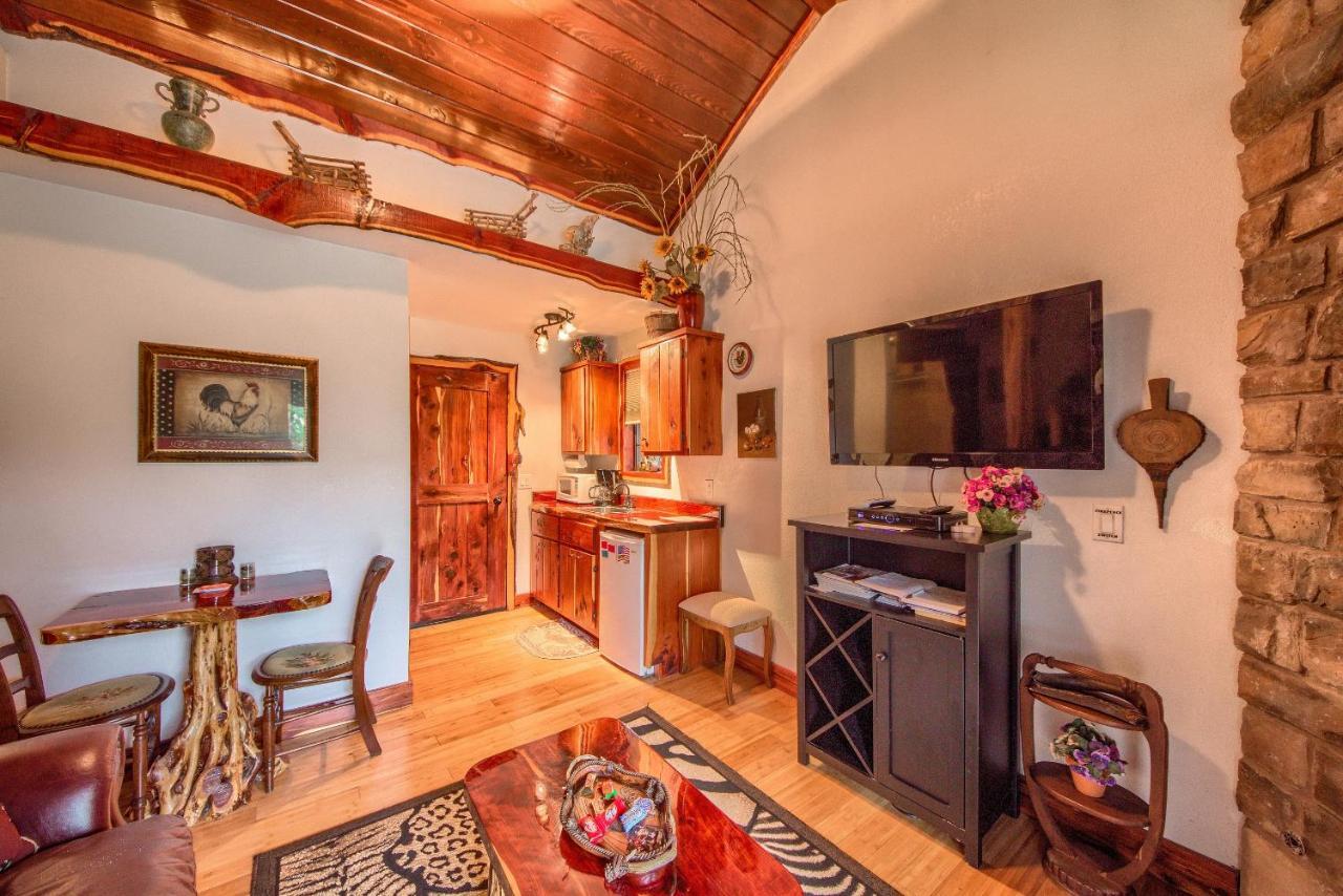 Вилла Cedar Bliss Cabin Фредериксберг Экстерьер фото